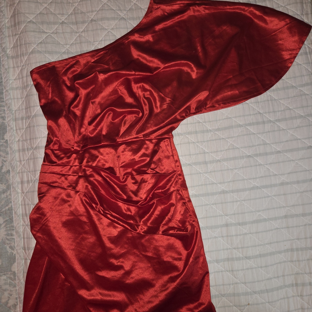 Elegant Red One-Shoulder Dress